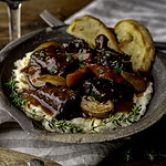 elk bourguignon over mashed potatoes with toasted bread.
